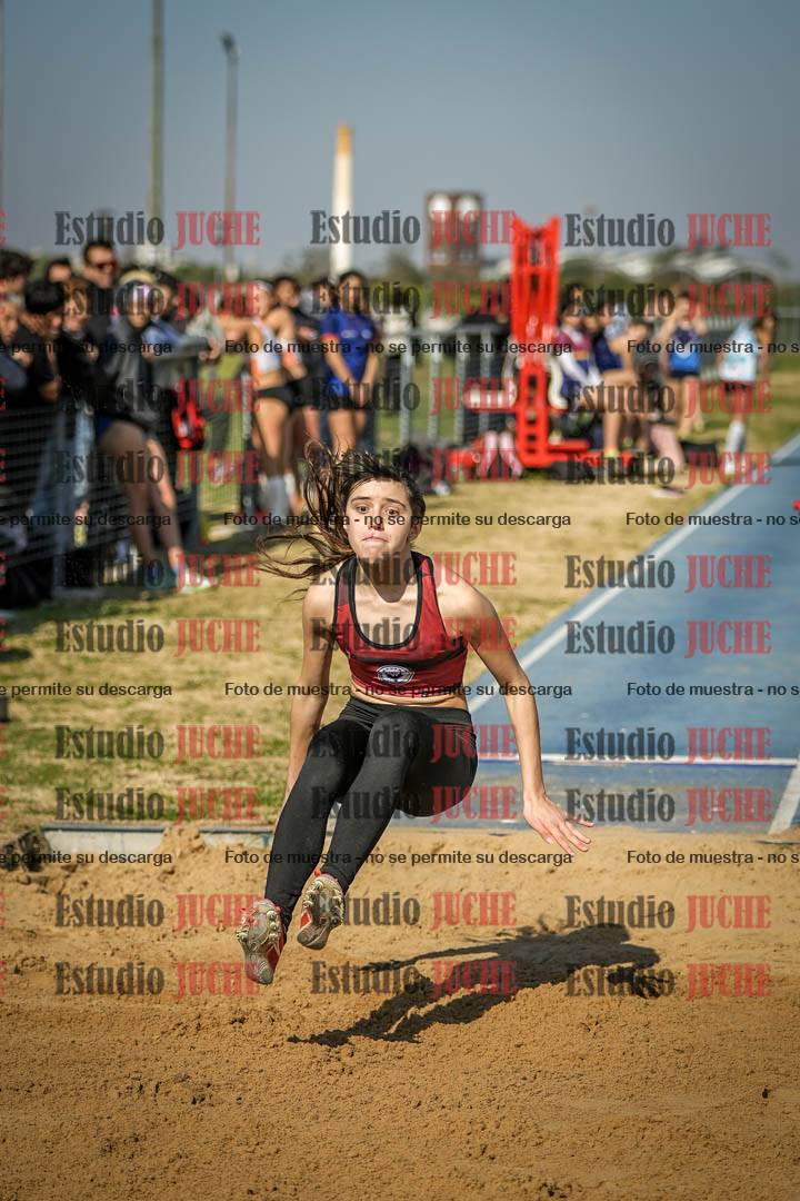 Fotos del salto en largo de mujeres