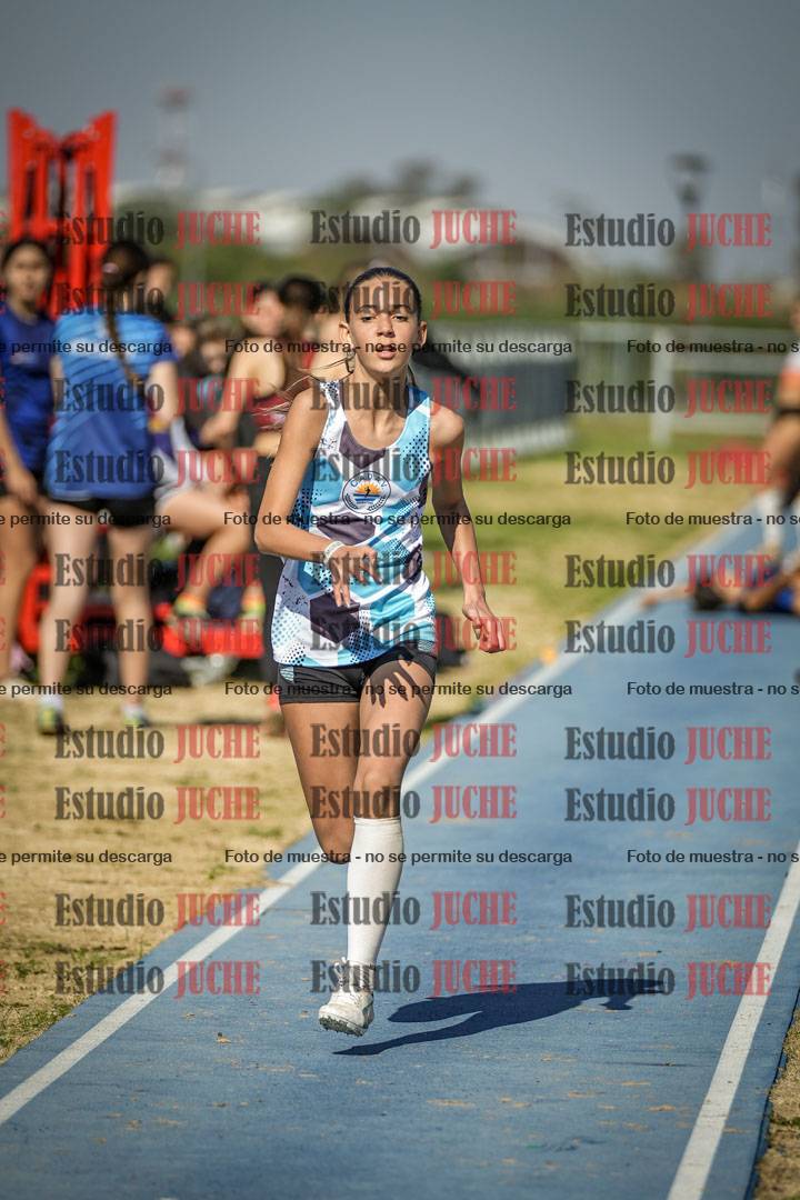 Fotos del salto en largo de mujeres