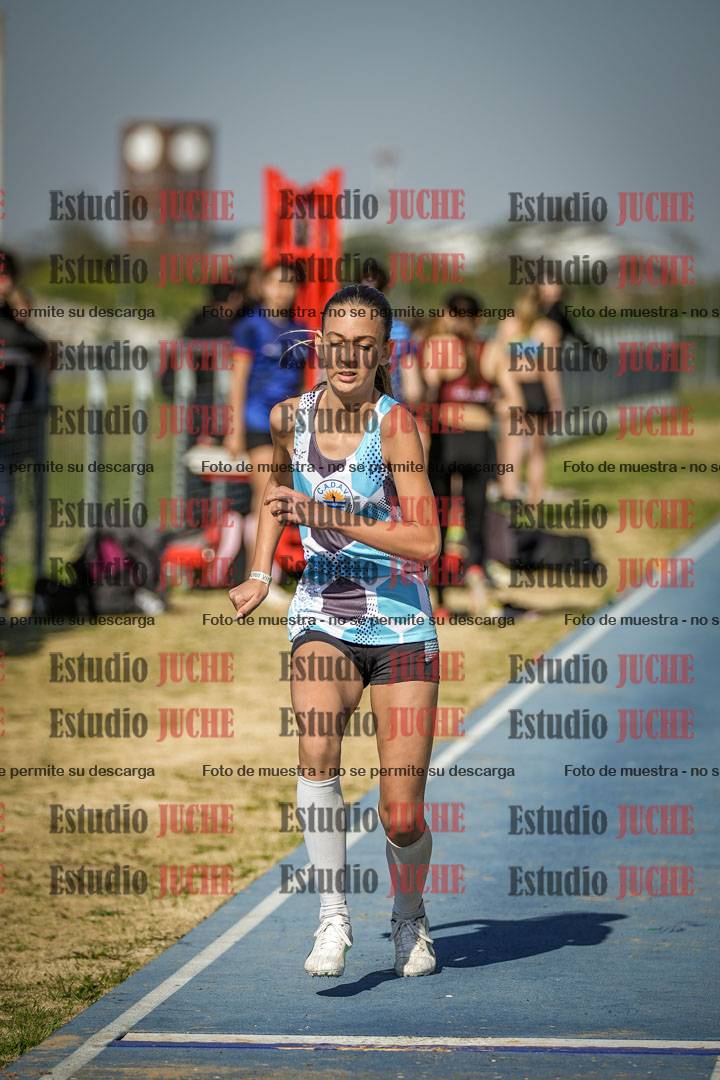 Fotos del salto en largo de mujeres