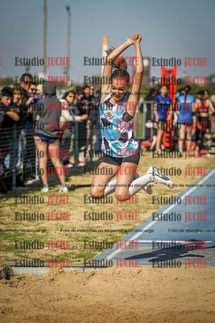 Fotos del salto en largo de mujeres