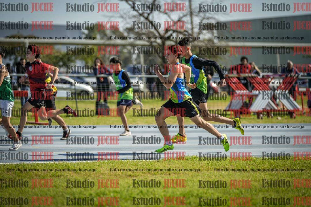 Fotos de los 80 m llanos de varones