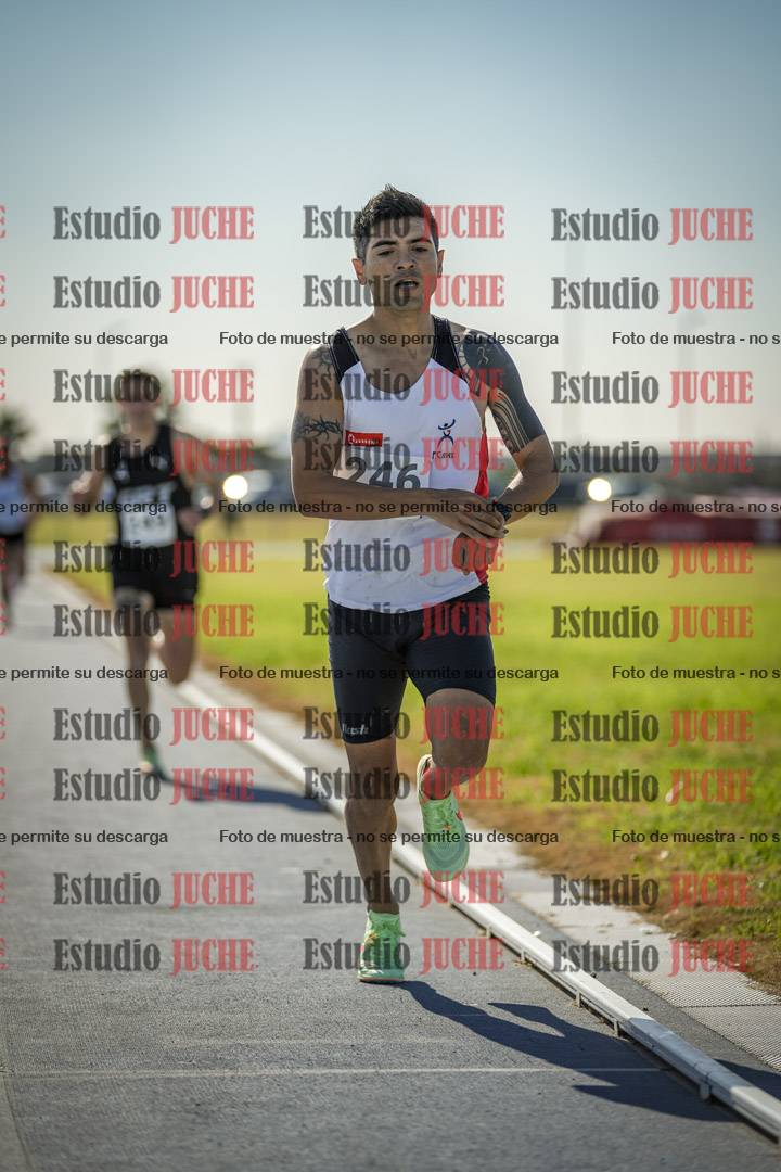 Fotos de los 1000 m llanos de varones