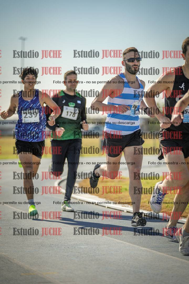 Fotos de los 1000 m llanos de varones