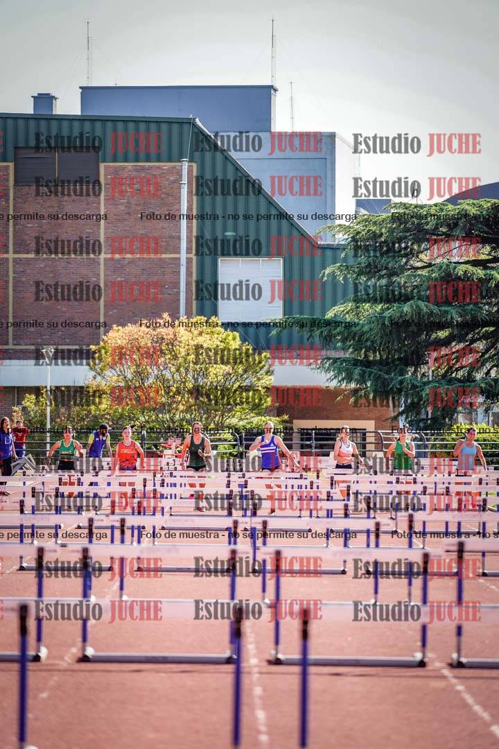 Fotos de los 100 m con vallas de mujeres