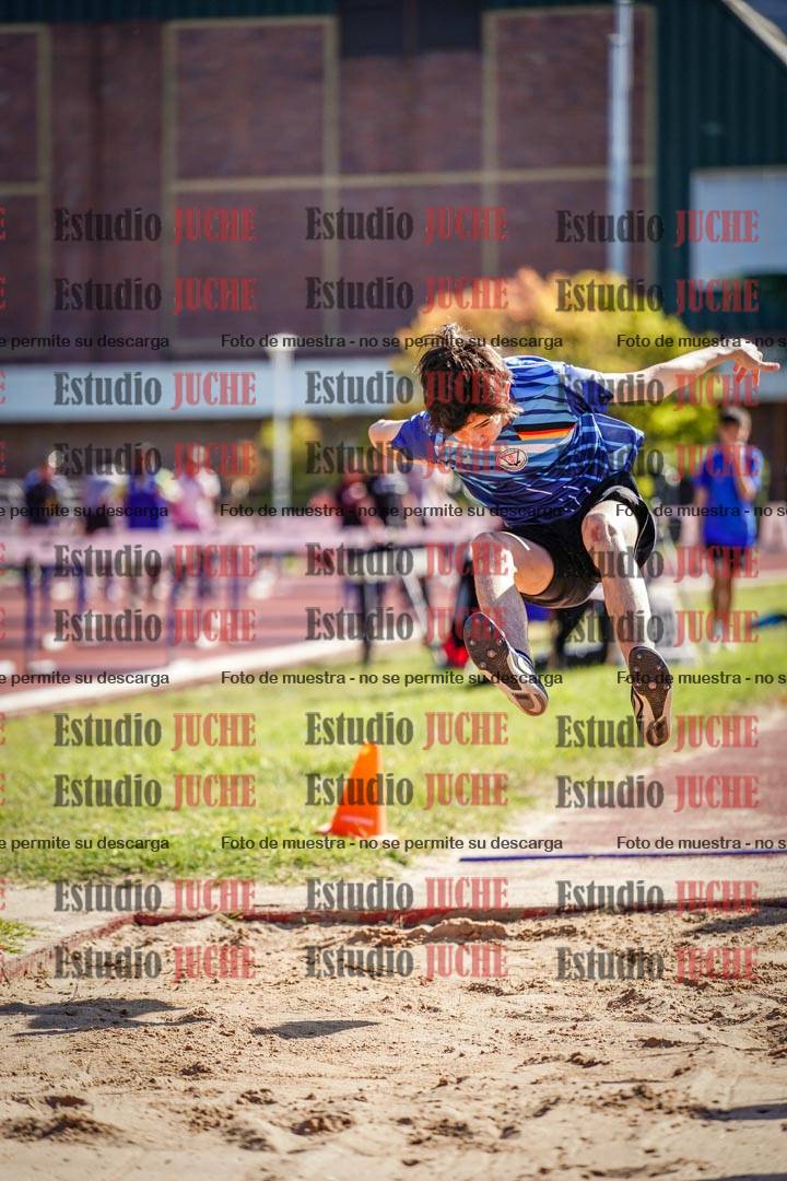 Fotos del salto en largo de varones