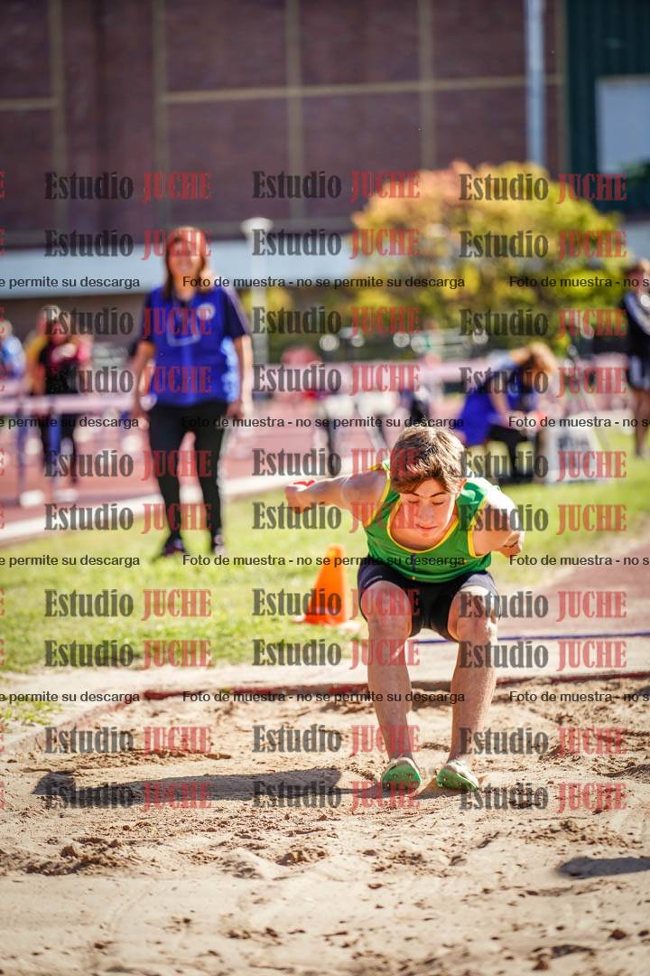 Fotos del salto en largo de varones
