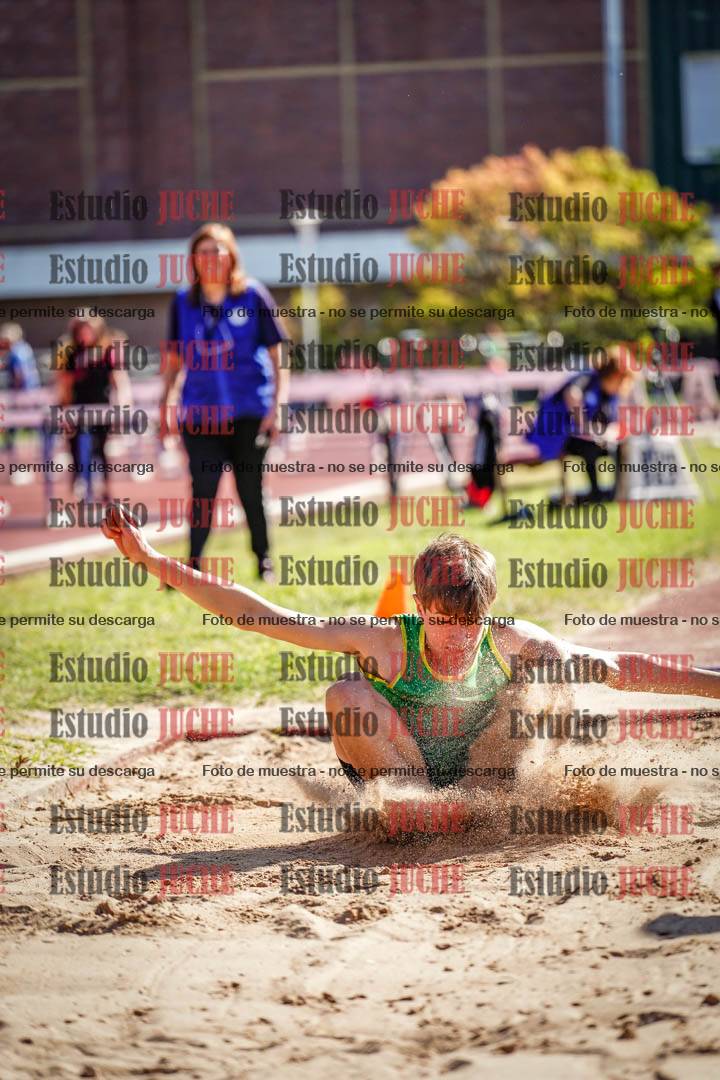 Fotos del salto en largo de varones