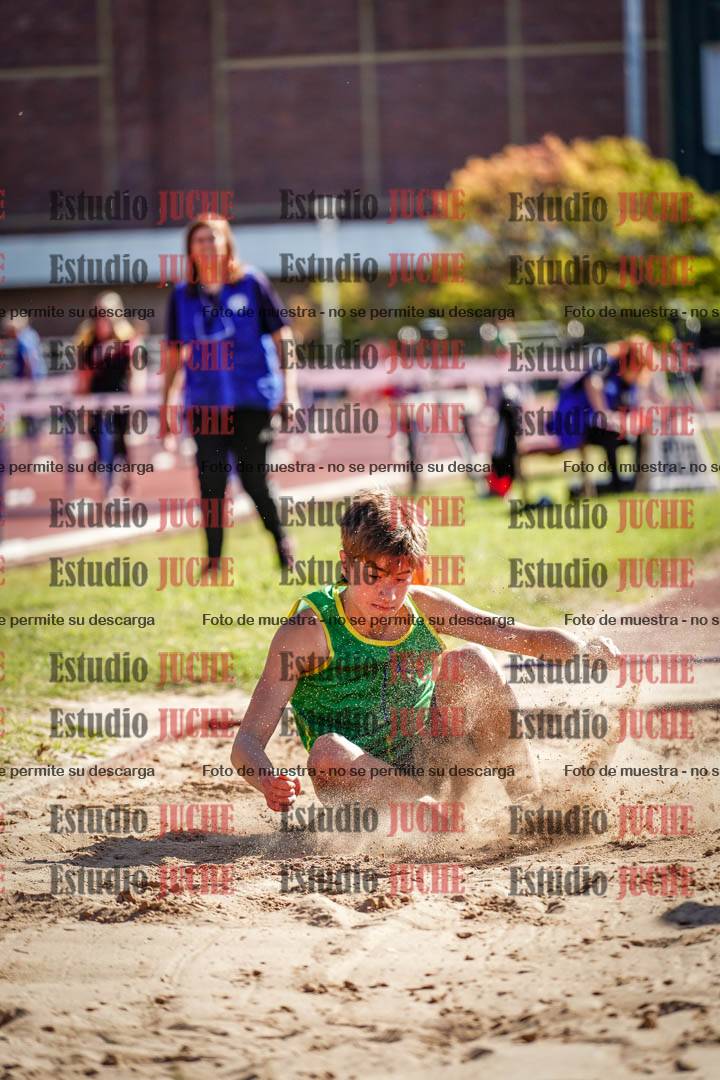 Fotos del salto en largo de varones