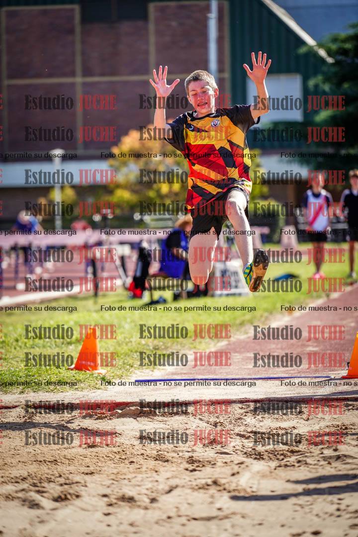 Fotos del salto en largo de varones