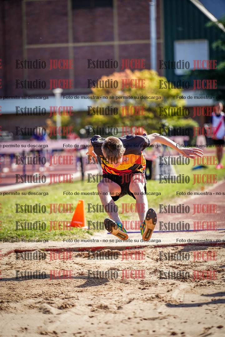 Fotos del salto en largo de varones