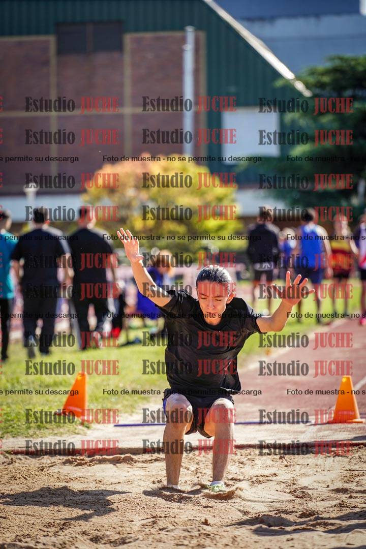 Fotos del salto en largo de varones