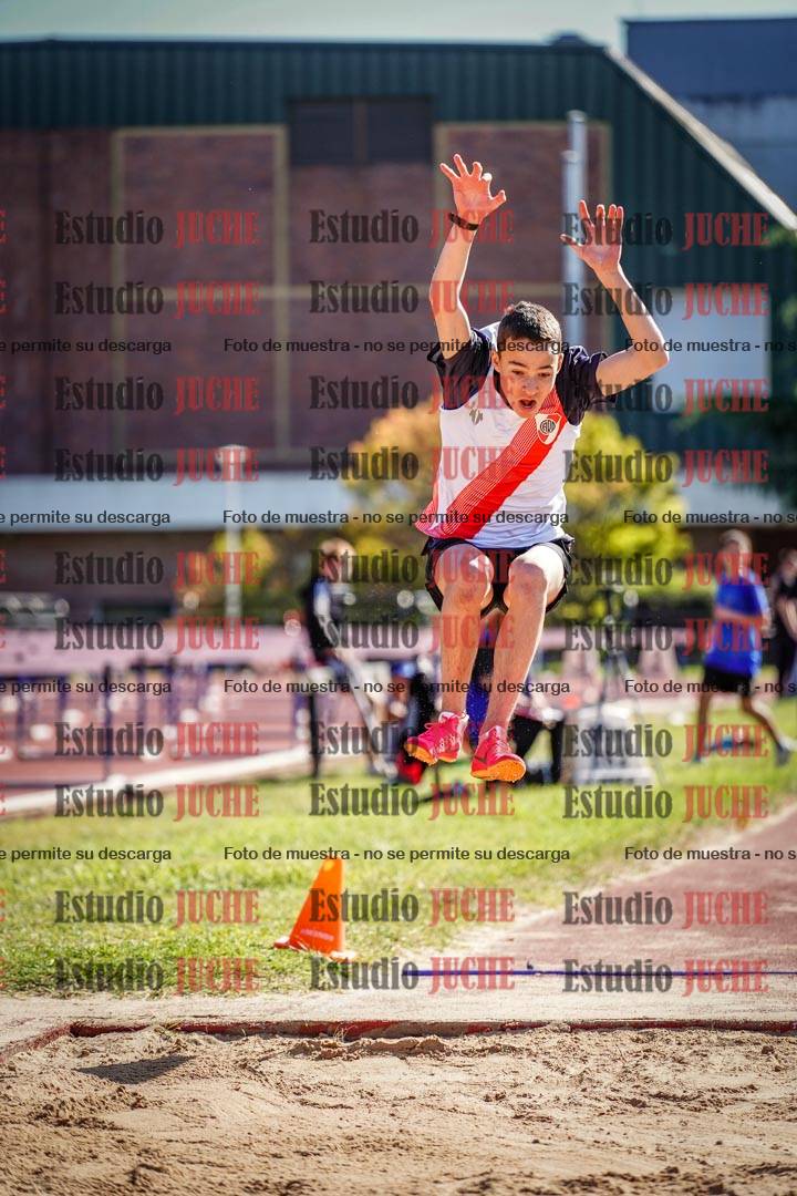 Fotos del salto en largo de varones