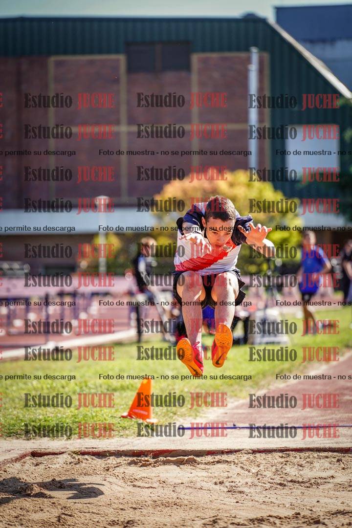 Fotos del salto en largo de varones