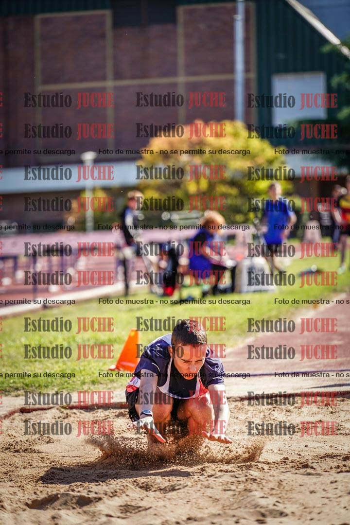 Fotos del salto en largo de varones