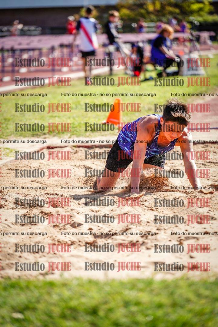 Fotos del salto en largo de varones