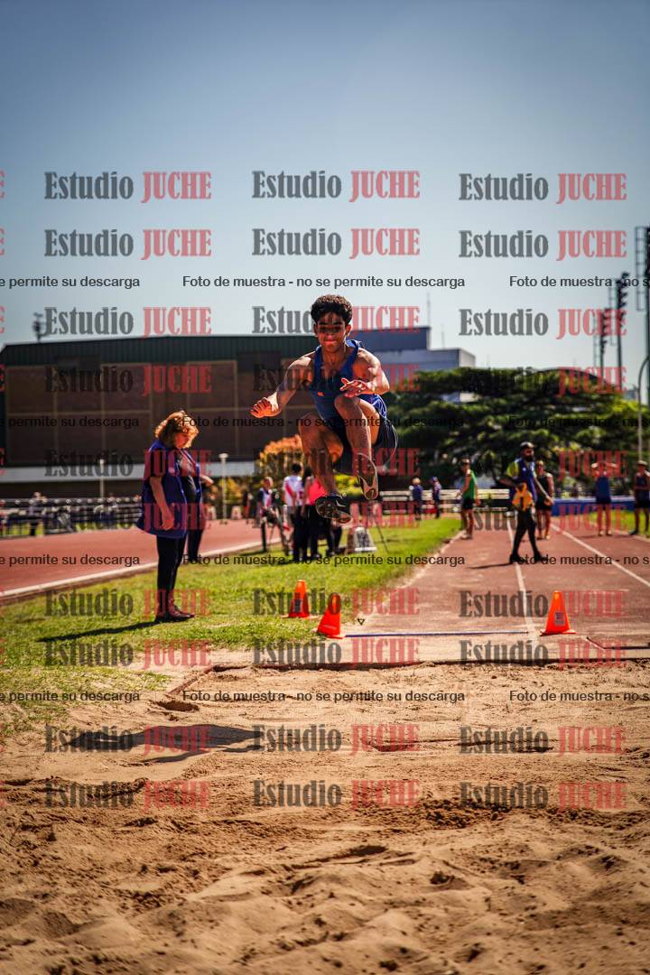 Fotos del salto en largo de varones