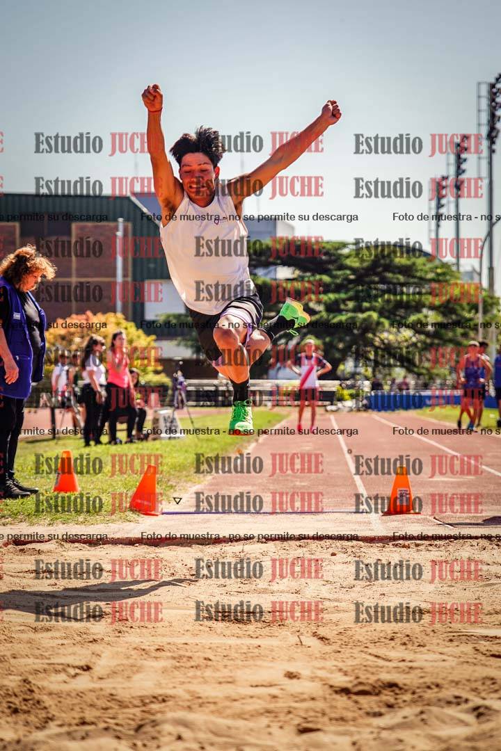 Fotos del salto en largo de varones