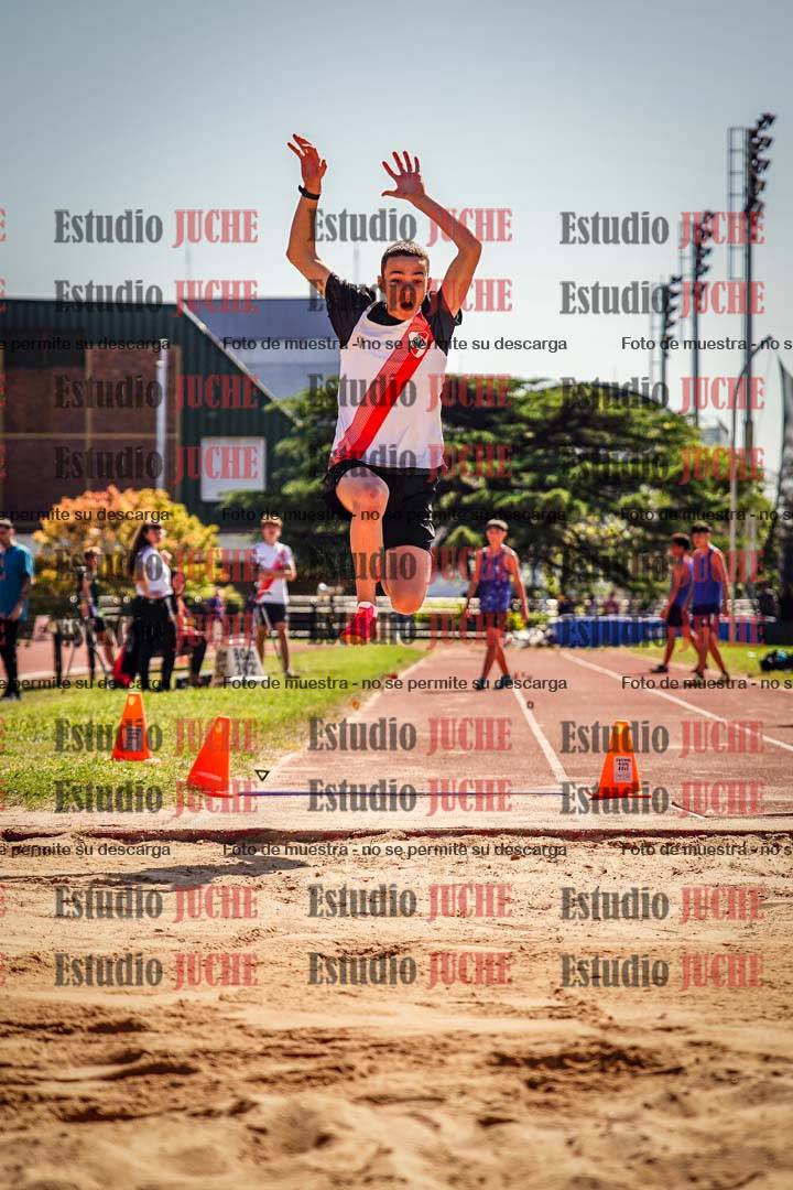 Fotos del salto en largo de varones