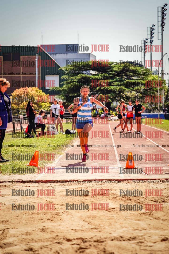 Fotos del salto en largo de mujeres