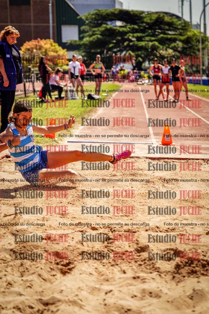 Fotos del salto en largo de mujeres