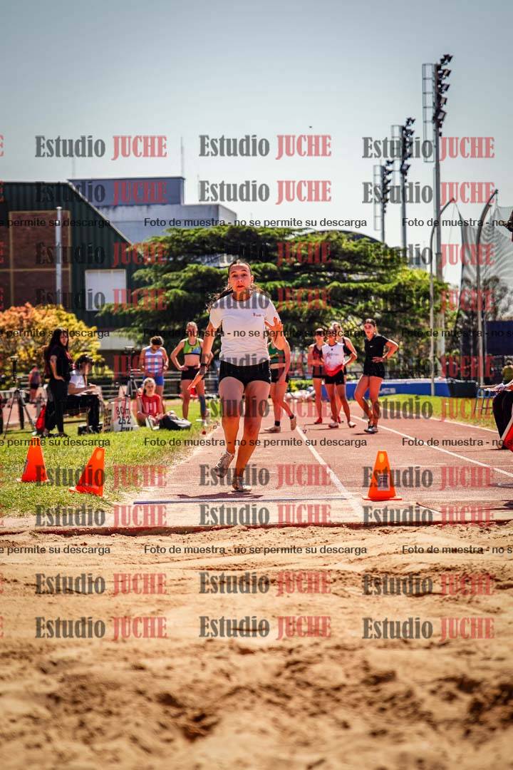 Fotos del salto en largo de mujeres