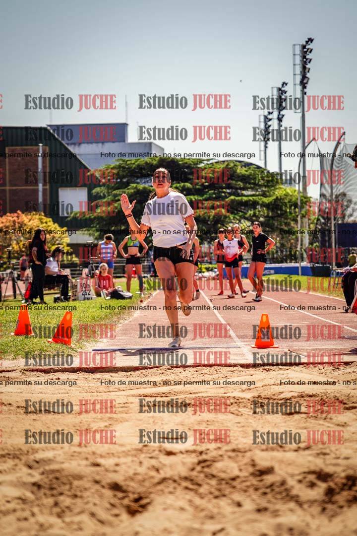 Fotos del salto en largo de mujeres