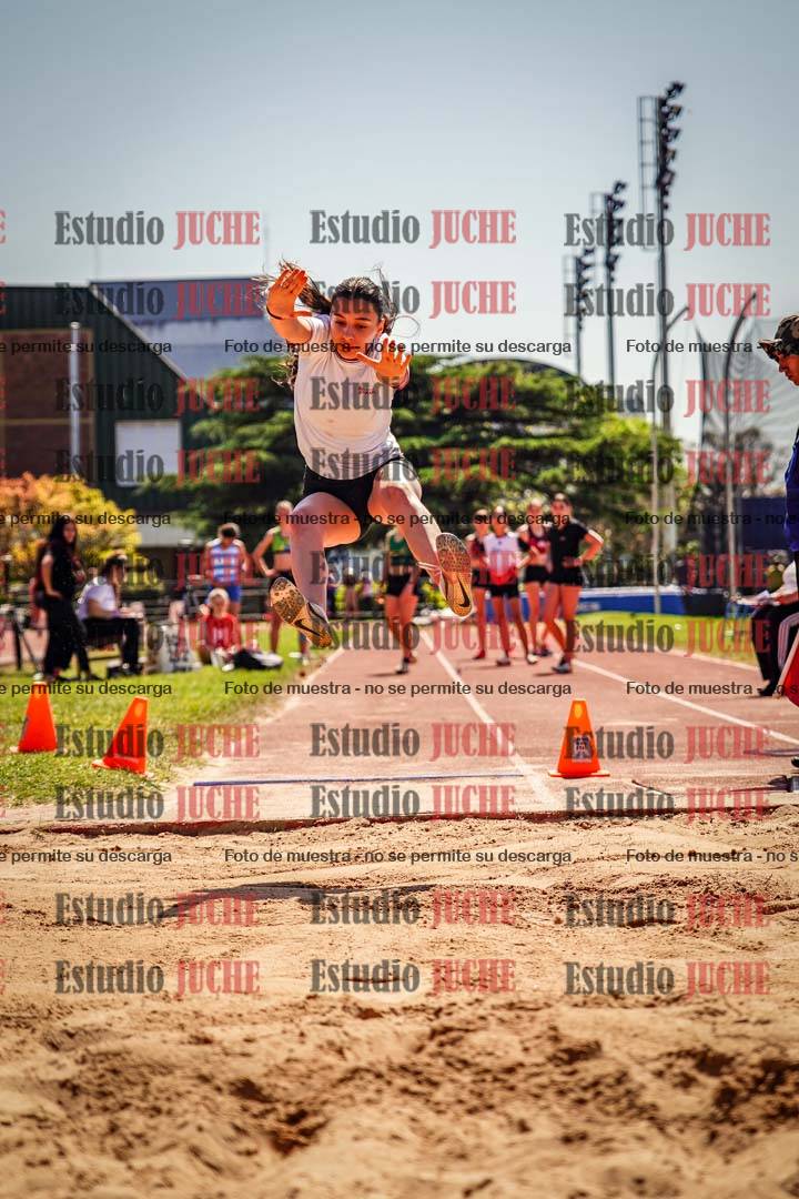 Fotos del salto en largo de mujeres