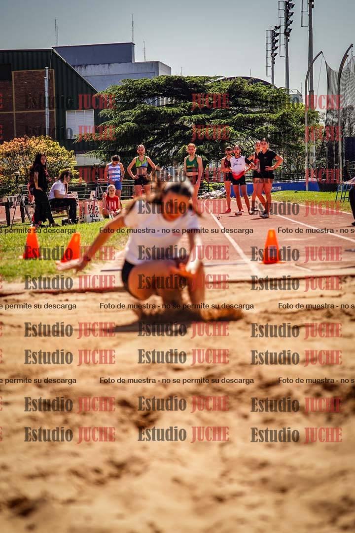 Fotos del salto en largo de mujeres