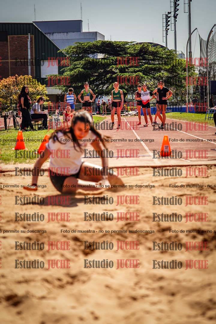 Fotos del salto en largo de mujeres