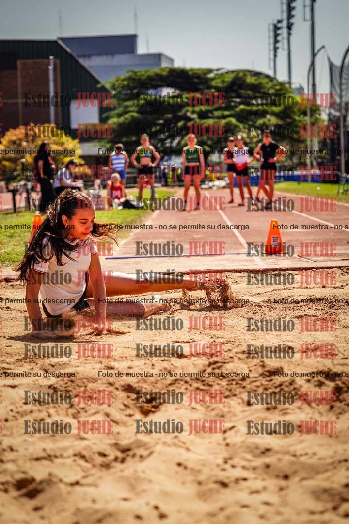 Fotos del salto en largo de mujeres