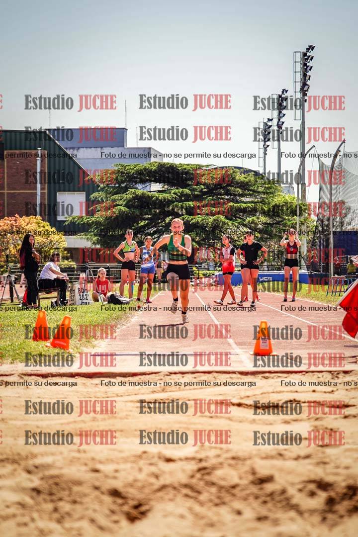 Fotos del salto en largo de mujeres