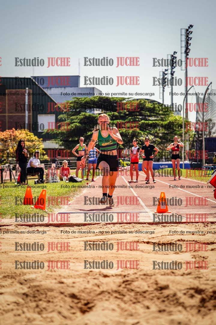 Fotos del salto en largo de mujeres