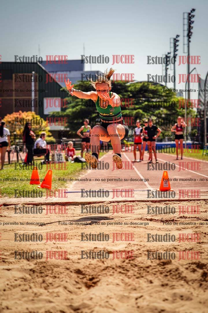 Fotos del salto en largo de mujeres