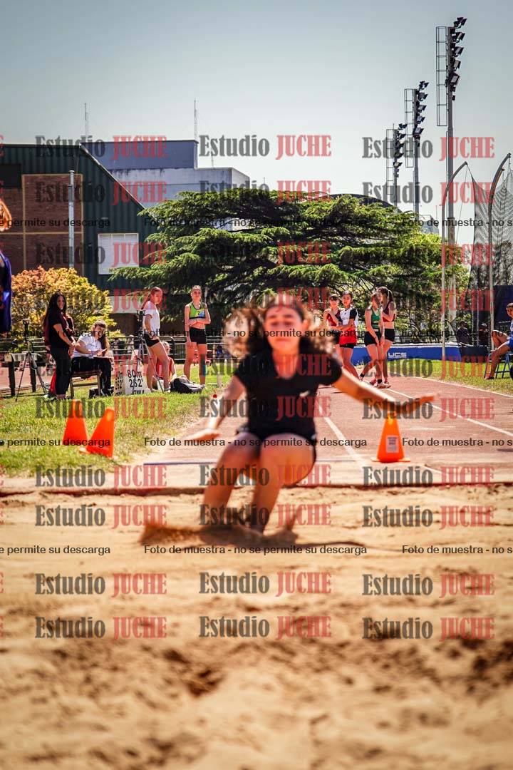 Fotos del salto en largo de mujeres