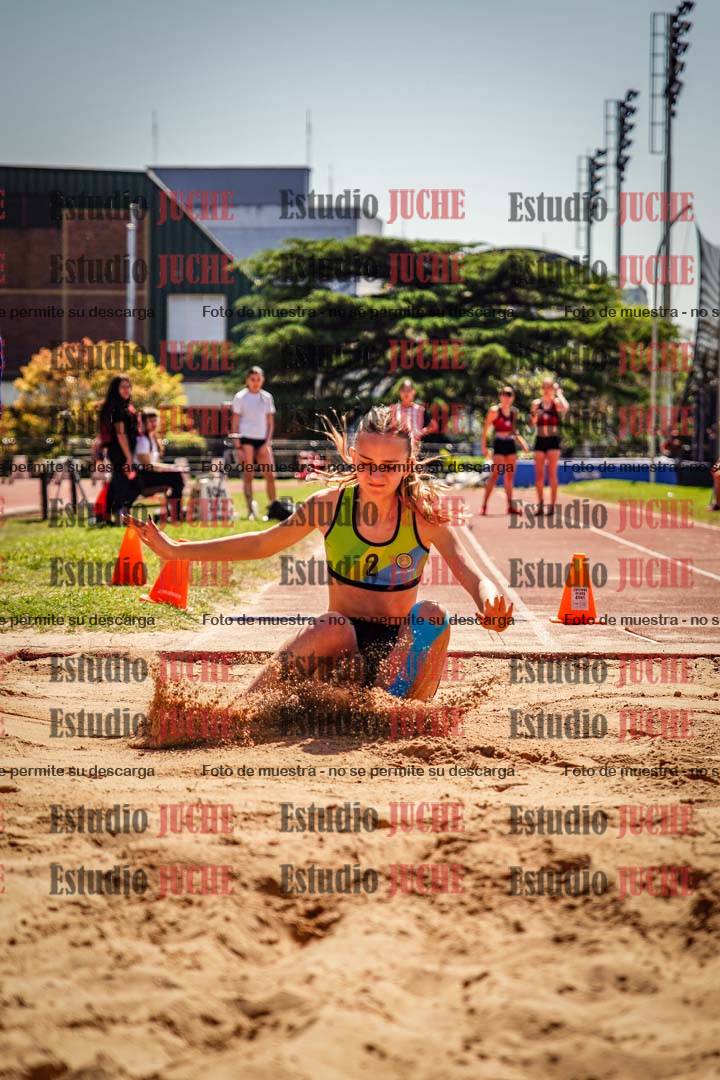 Fotos del salto en largo de mujeres