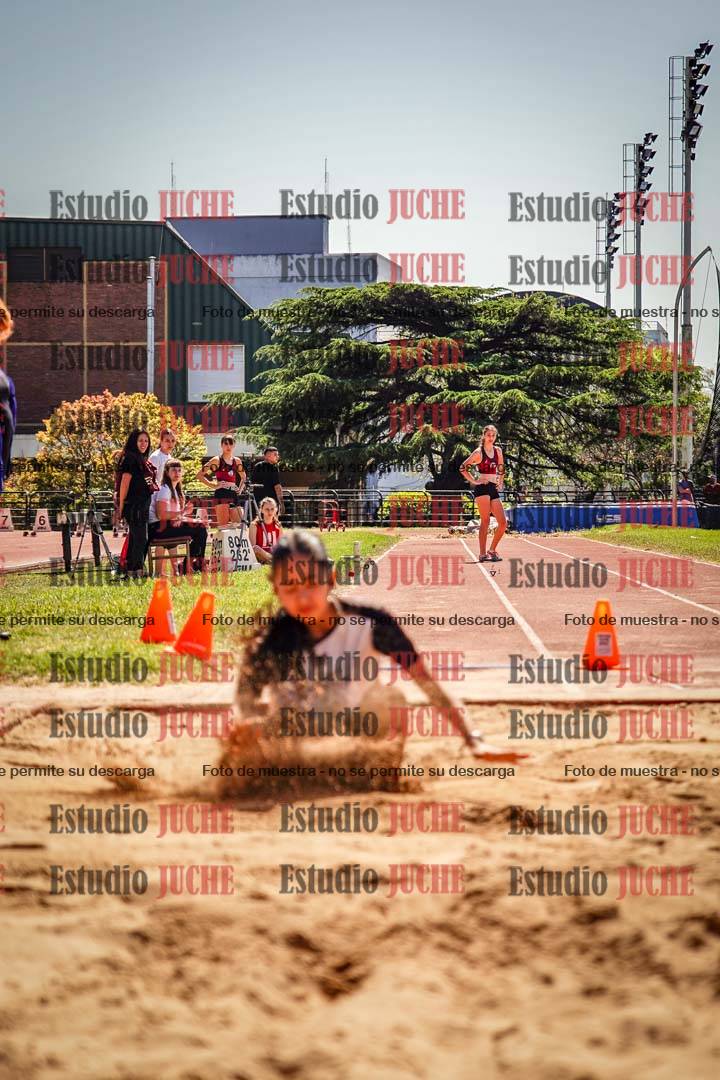 Fotos del salto en largo de mujeres