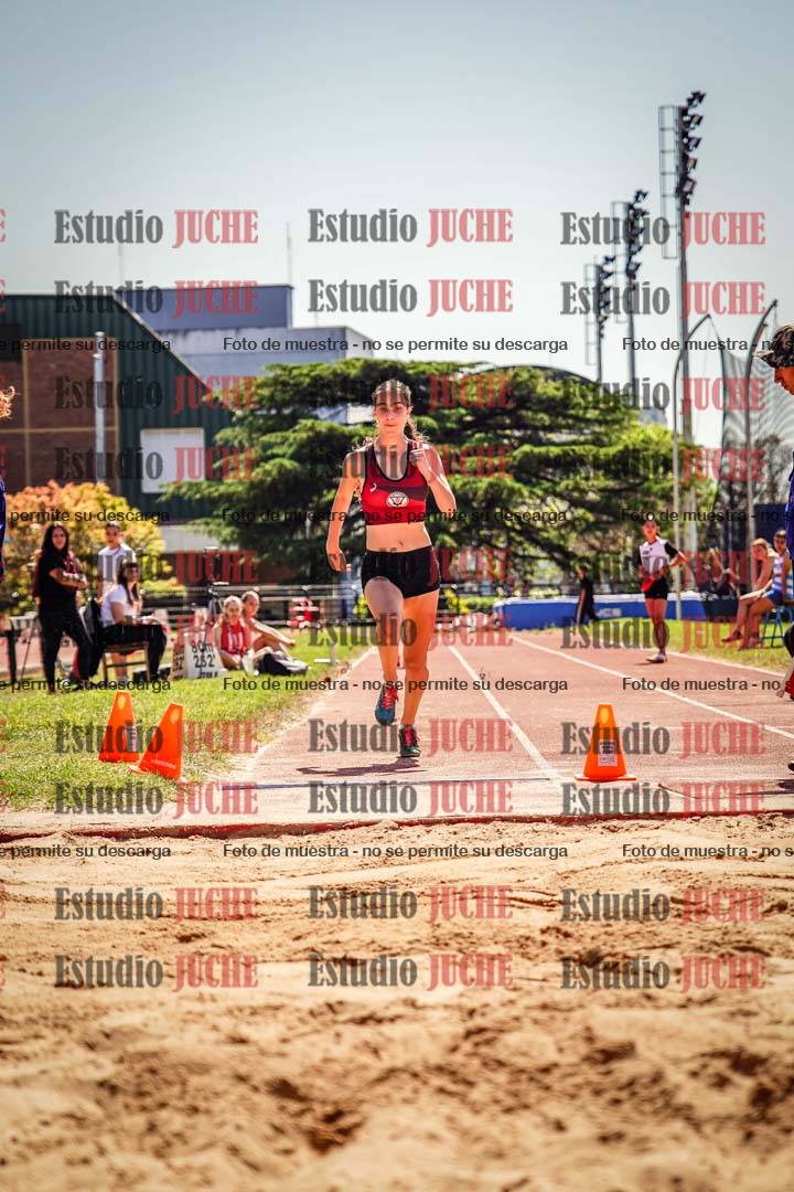 Fotos del salto en largo de mujeres