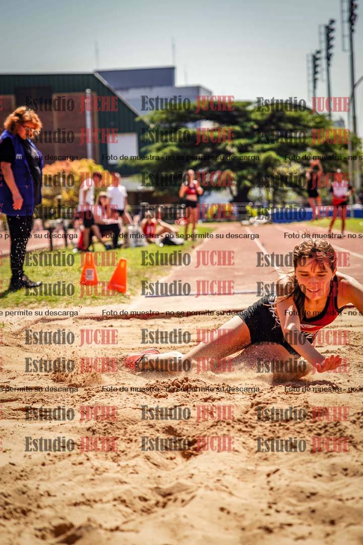 Fotos del salto en largo de mujeres