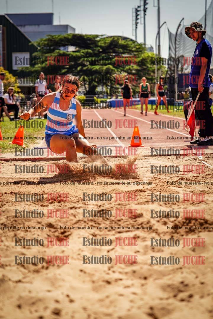 Fotos del salto en largo de mujeres