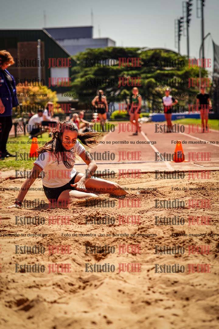 Fotos del salto en largo de mujeres