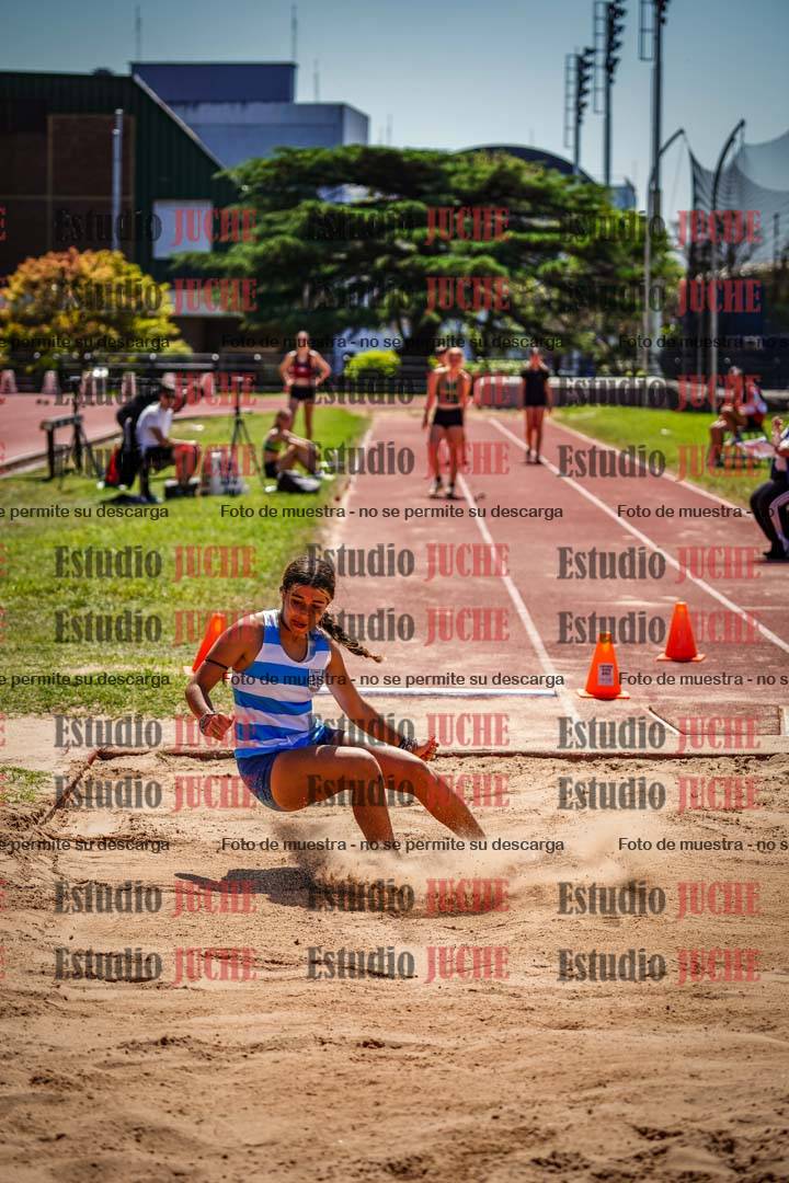 Fotos del salto en largo de mujeres