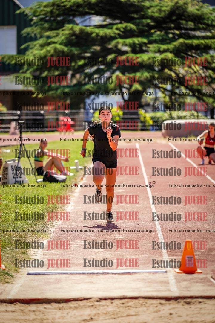 Fotos del salto en largo de mujeres