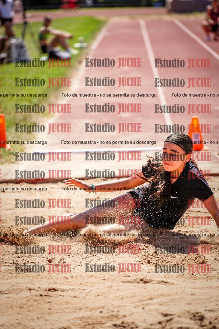 Fotos del salto en largo de mujeres