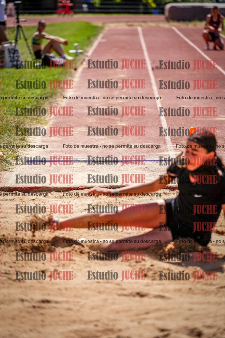 Fotos del salto en largo de mujeres