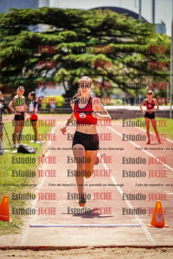Fotos del salto en largo de mujeres