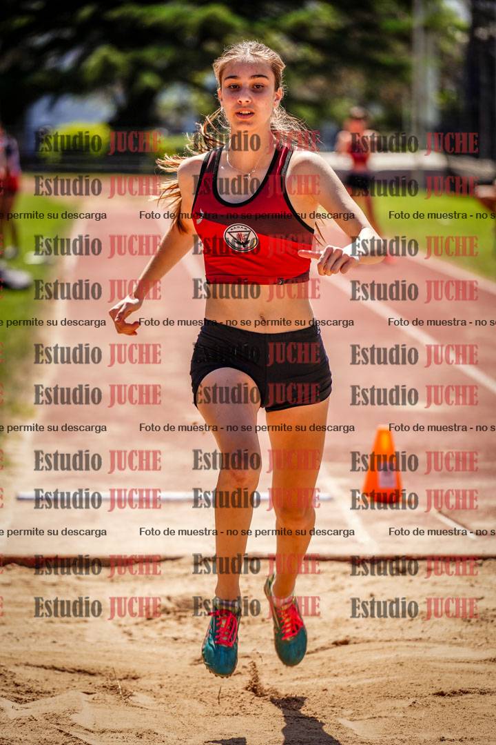 Fotos del salto en largo de mujeres