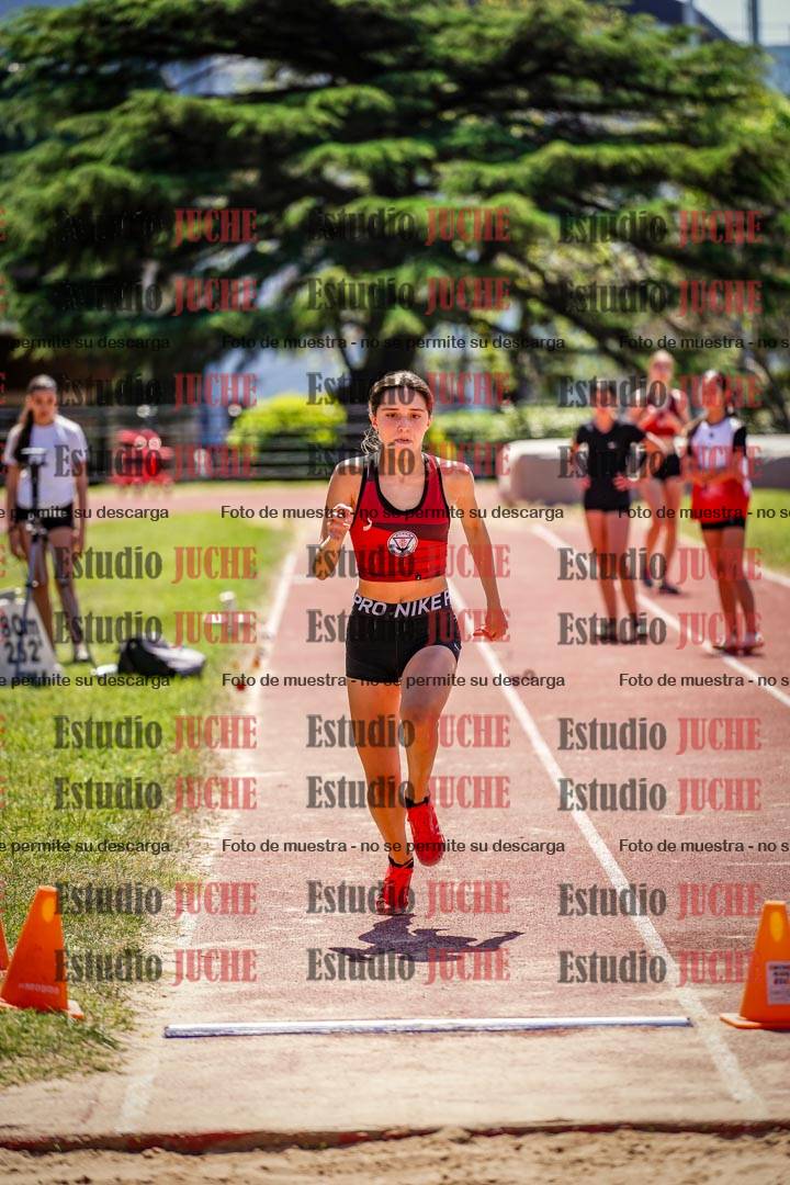 Fotos del salto en largo de mujeres