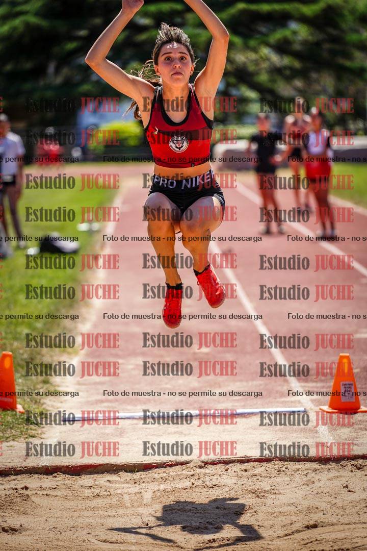 Fotos del salto en largo de mujeres