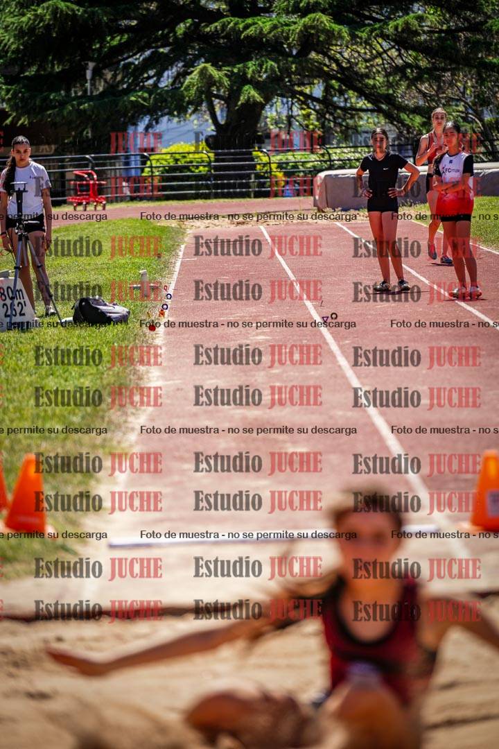 Fotos del salto en largo de mujeres