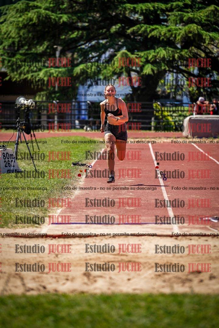 Fotos del salto en largo de mujeres